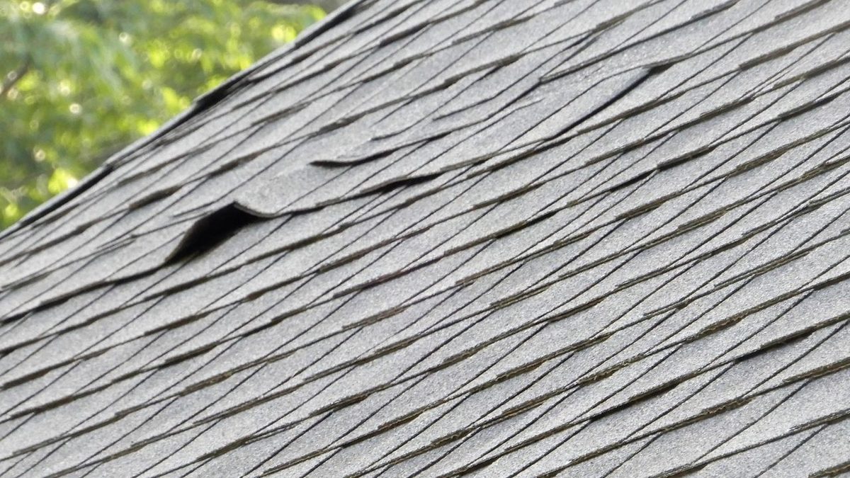 Illinois Roof Repair Scams: 8 Red Flags and How to Protect Yourself
