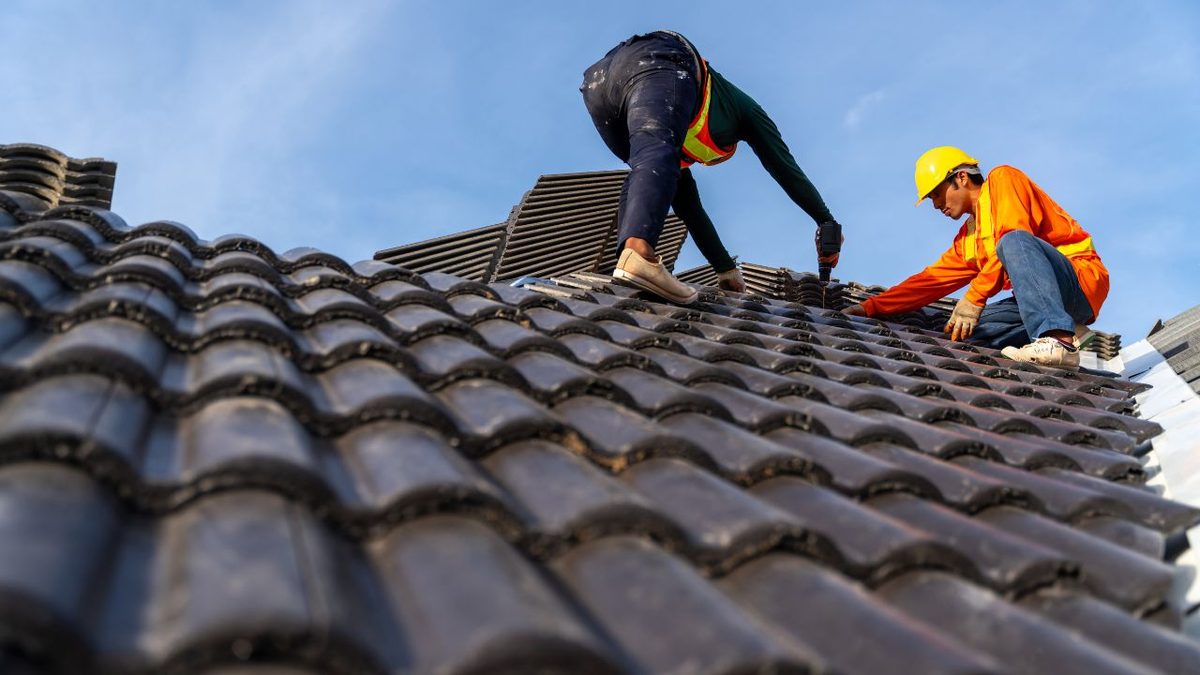 Roof Repair Naperville IL: Local Pricing, Permits, and What to Expect